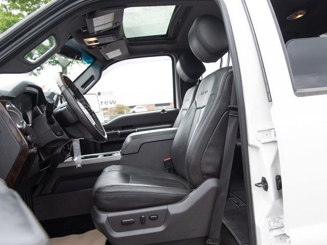 2015 Ford Super Duty F-350 SRW Platinum 4x4, Sunroof in Cars & Trucks in Calgary - Image 2