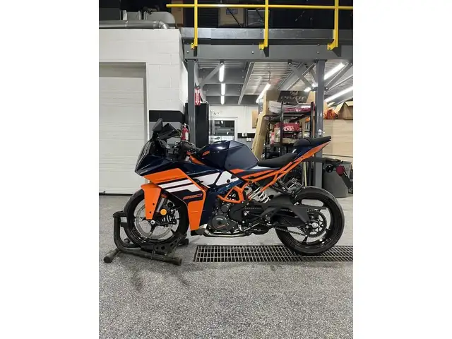2024 KTM RC 390 in Sport Touring in Granby - Image 6