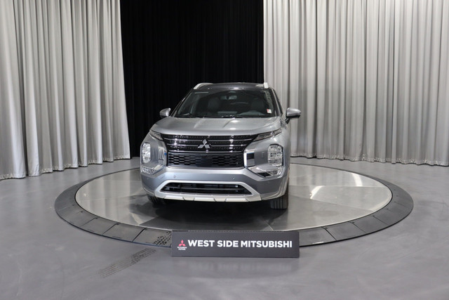 2024 Mitsubishi Outlander GT TWO TONE ROOF / BLACK ROOF in Cars & Trucks in Edmonton - Image 3