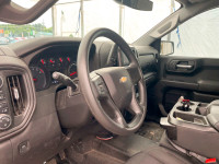 À voir! / Come see it! BAS KILOMÉTRAGE / LOW MILEAGE. Version WT Crew 4x4 avec Moteur V8 5.3L, Group... (image 2)