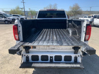 Sierra 3500HD, 4WD, 18" Aluminum Wheels, 6.6L Duramax V8 Turbo Diesel, 10-Speed Automatic Transmissi... (image 4)