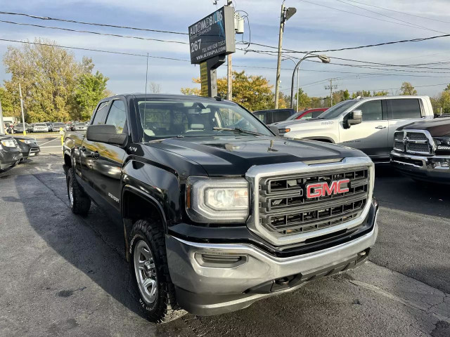 2017 GMC Sierra 1500 SLE in Cars & Trucks in Laval / North Shore