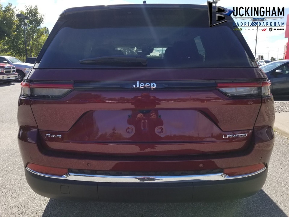 2022 Jeep Grand Cherokee LAREDO