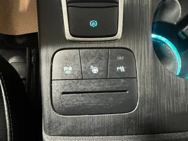 2020 Ford Escape in Cars & Trucks in Edmonton - Image 15