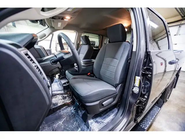 2023 Ram 1500 Classic 4x4 Crew Cab Tradesman BCam in Cars & Trucks in Grande Prairie - Image 13