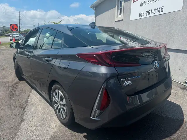 2020 Toyota Prius Prime XLE dans Autos et camions dans Ottawa - Image 6