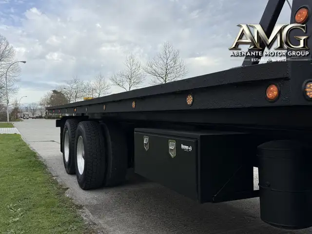 2000 International 4900 25 Foot Roll-Off Flatdeck Spicer 10 Spee in Heavy Trucks in Delta/Surrey/Langley - Image 30