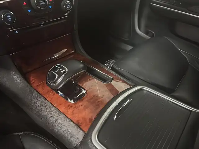 2012 Chrysler 300 LIMITED in Cars & Trucks in Laval / North Shore - Image 18