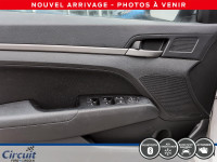La Elantra LE 2018 2.0/L est une voiture fiable et sobre, offrant un intérieur spacieux et des équip... (image 5)