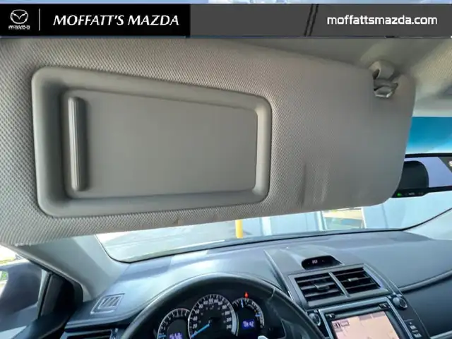 2014 Toyota Camry SE dans Autos et camions dans Barrie - Image 37