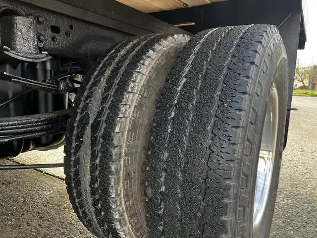 2017 gmc Sierra 3500HD 9 Foot Flat Deck 4WD in Heavy Trucks in Richmond - Image 38