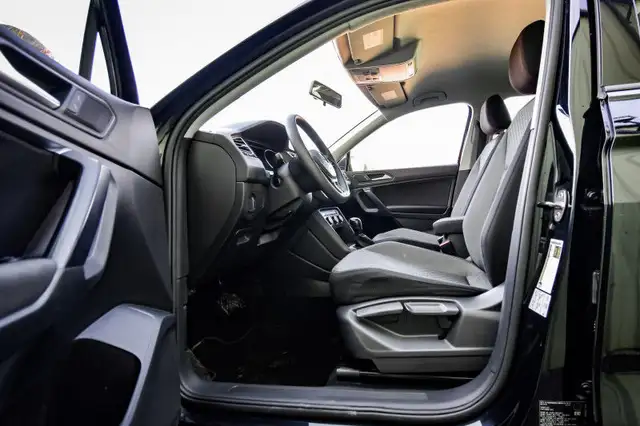 2021 Volkswagen Tiguan Trendline 4MOTION • HEATED SEATS • CP/AA dans Autos et camions dans Ottawa - Image 28