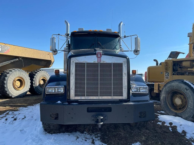 2004 Kenworth T800 Pressure Truck for sale in Heavy Trucks in Edmonton - Image 4