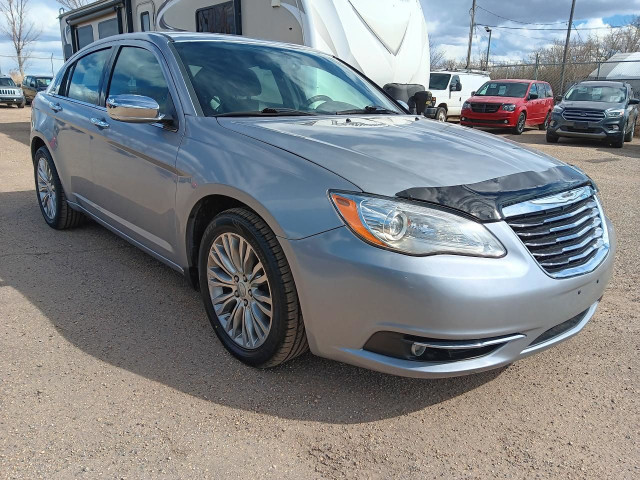 2014 Chrysler 200 Limited, Sunroof, Leather, Htd Seats, Bluetoot in Cars & Trucks in Edmonton
