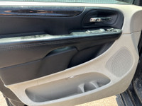 Le Dodge Grand Caravan SE 2018 est la minifourgonnette ideale pour les familles a la recherche de co... (image 8)