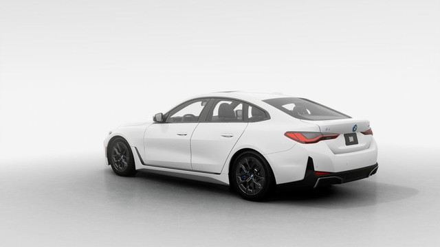 2025 BMW i4 eDrive40 | Premium | 3 ans Ent. Inclus in Cars & Trucks in City of Montréal - Image 2