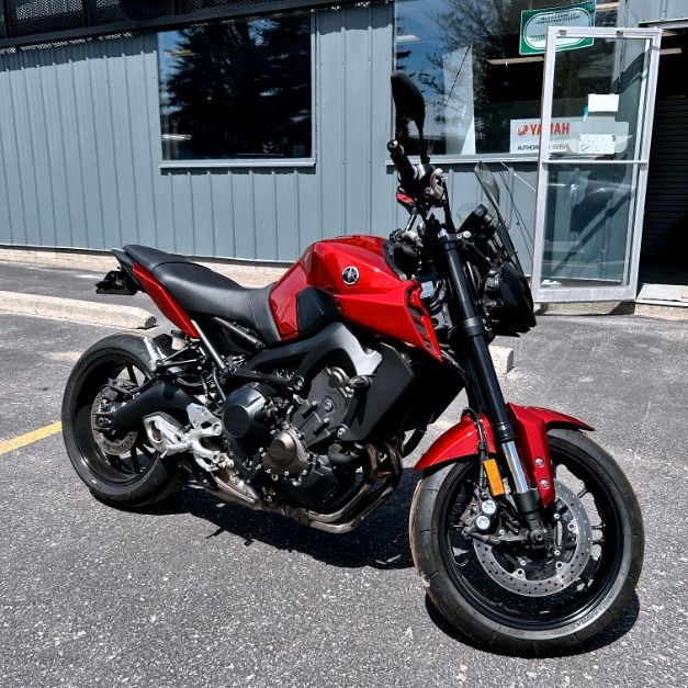 2017 Yamaha FZ-09 ABS in Street, Cruisers & Choppers in Barrie - Image 3