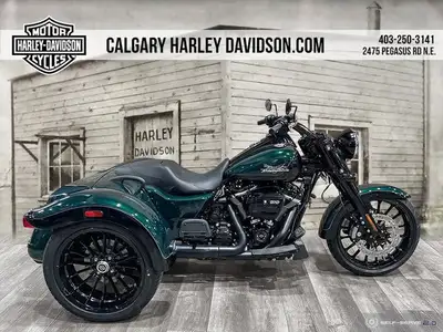 The Harley-Davidson Freewheeler delivers aggressive styling, enticing performance, and confident han...
