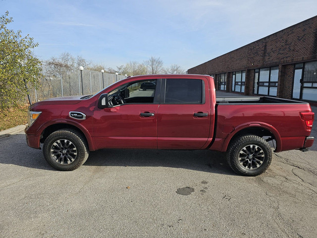 2018 Nissan Titan 4x4 Crew Cab in Cars & Trucks in City of Toronto - Image 4