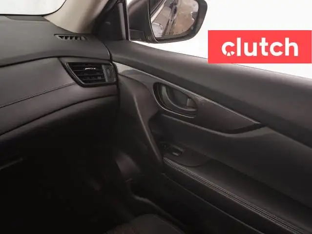 2019 Nissan Rogue S w/ Apple CarPlay & Android Auto, Rearview Ca dans Autos et camions dans Ottawa - Image 39