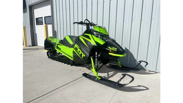 2018 Arctic Cat M0000 Mountain Cat 153 in Snowmobiles in Edmonton - Image 3