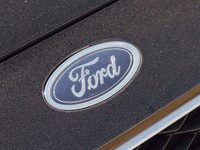 The 2017 Ford Focus SE is a sporty and efficient compact car that delivers practicality without comp... (image 9)