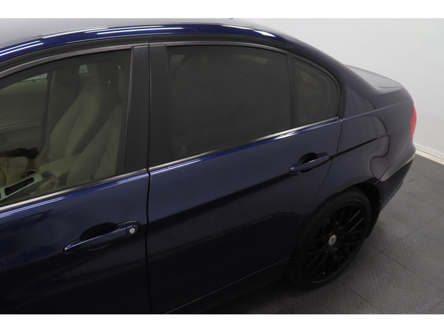 2011 BMW 3 Series 323i 2.5L RWD, CUIR, SIEGES CHAUFFANTS, A/C AR in Cars & Trucks in Longueuil / South Shore - Image 4