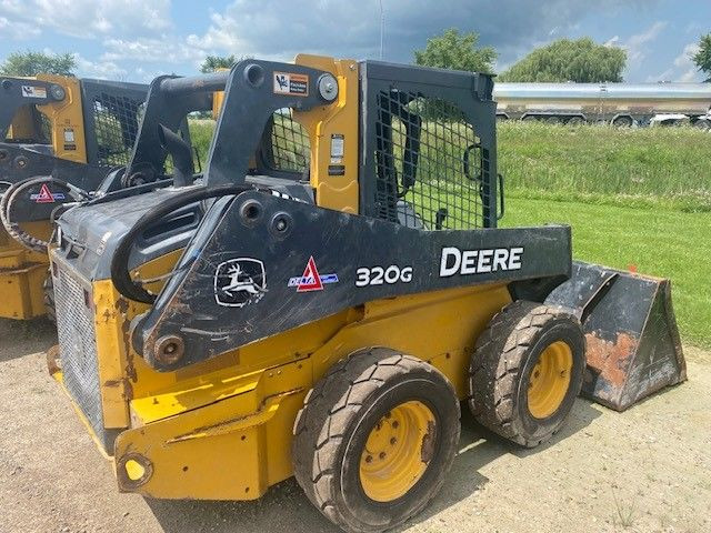 2018 JOHN DEERE 320G SKID STEER LOADER in Heavy Equipment in London - Image 2