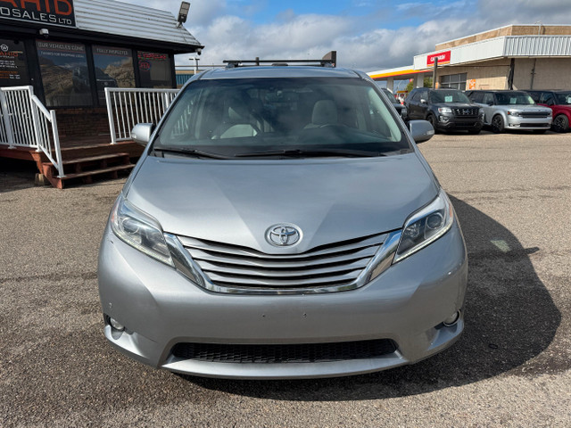 2017 Toyota Sienna Limited 7 Passenger in Cars & Trucks in Lethbridge - Image 3