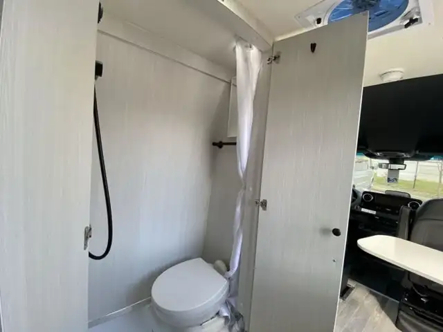 2025 Pleasure-Way Plateau FL in RVs & Motorhomes in Kelowna - Image 19