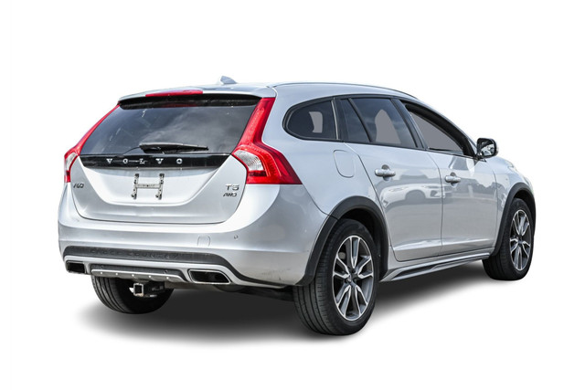 2017 Volvo V60 Cross Country dans Autos et camions  à Ville de Montréal - Image 4