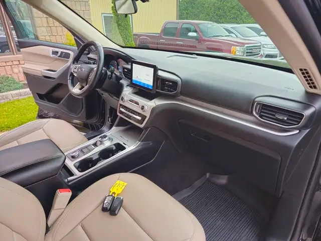 2020 Ford Explorer XLT 4WD in Cars & Trucks in Chatham-Kent - Image 43
