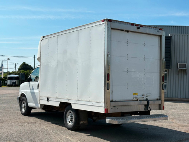 2019 Chevrolet Express Commercial Cutaway CUBE 12 PIEDS DECK, V8 in Cars & Trucks in Victoriaville - Image 4