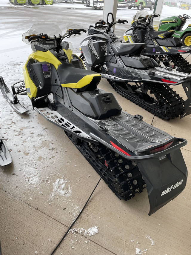 2021 Ski-Doo Renegade® Adrenaline 850 E-TEC® - Yellow/Black in Snowmobiles in Charlottetown - Image 3