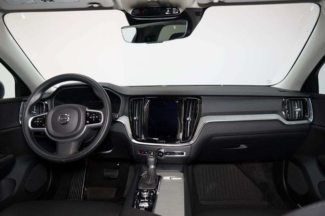 2021 Volvo V60 Cross Country in Cars & Trucks in City of Montréal - Image 4