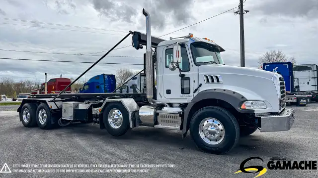 2015 MACK GU813 GRANITE GARBAGE TRUCK ROLL OFF in Heavy Trucks in Chilliwack - Image 4