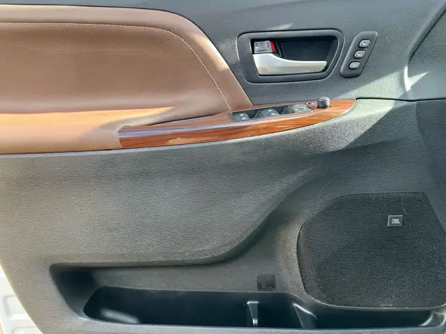 2017 Toyota Sienna XLE LIMITED AWD DUAL SUNROOF NAVI DVD BSM in Cars & Trucks in City of Toronto - Image 12