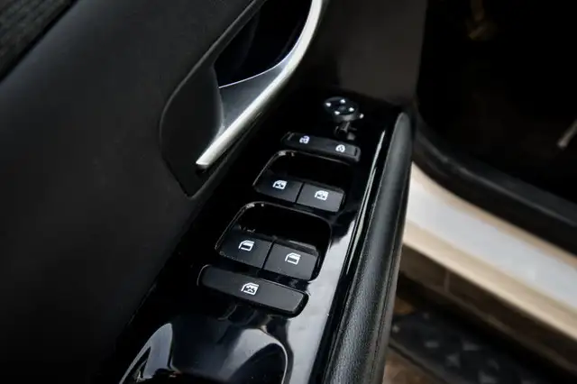 2024 Hyundai Santa Cruz Ultimate • SUNROOF • NAV • COOLED SEATS dans Autos et camions dans Cornwall - Image 10