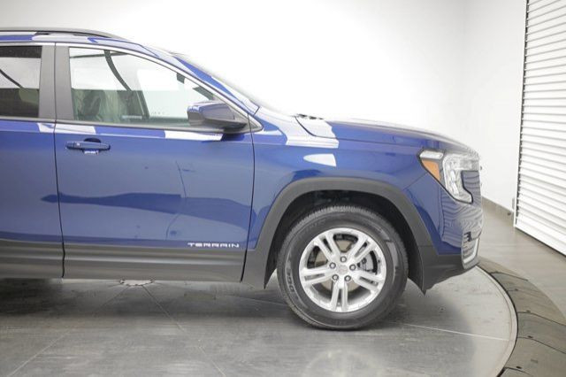 2023 GMC Terrain SLE in Cars & Trucks in Calgary - Image 2