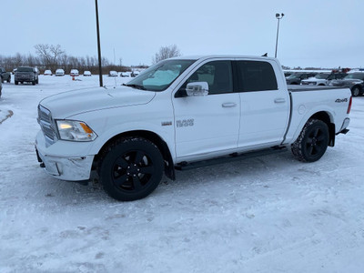  2018 RAM 1500 4x4 crew cab slt