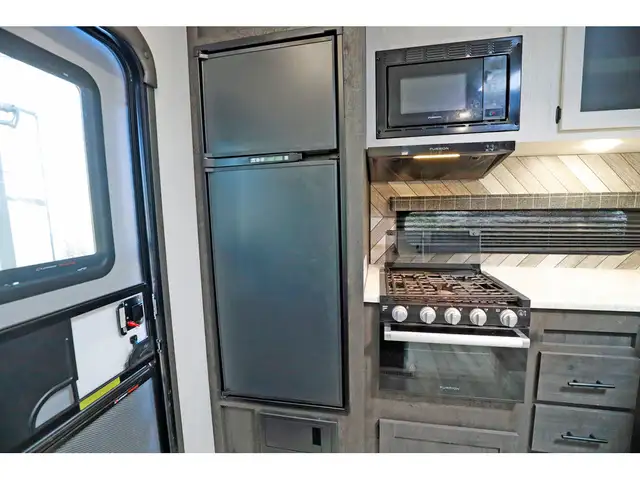 2023 K-Z Sportsmen Fifth Wheel 231RK fifth wheel Sportsmen de 25 in Travel Trailers & Campers in Laval / North Shore - Image 8