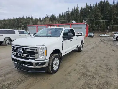Super Duty F-350 SRW XLT 4WD Crew Cab 8' Box, 18" Aluminum Wheels, 6.7L V8 turbo Diesel, 10-Speed Au...