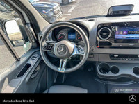 Mercedes-Benz Rive-Sud, la destination Mercedes-Benz par excellence. Bienvenue en première classe. D... (image 8)