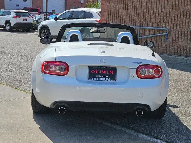 2013 Mazda MX-5 GT-HARD TOP CONVERTIBLE-6 SPEED dans Autos et camions dans Ville de Toronto - Image 10