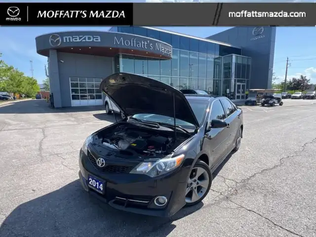 2014 Toyota Camry SE dans Autos et camions dans Barrie - Image 14