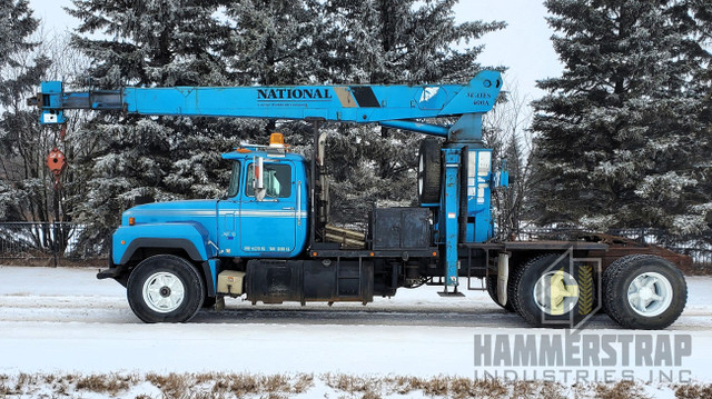 MACK RD688S Boom Picker Semi Truck With Winch dans Camions lourds  à Ville d’Edmonton - Image 4