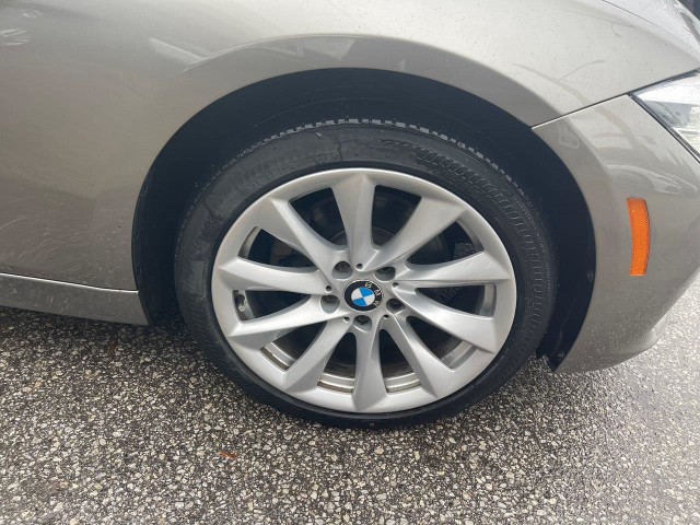2017 BMW 3 Series 330i xDrive in Cars & Trucks in City of Toronto - Image 4