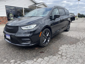 2023 Chrysler Pacifica Limited S Appearance Pano Sunroof