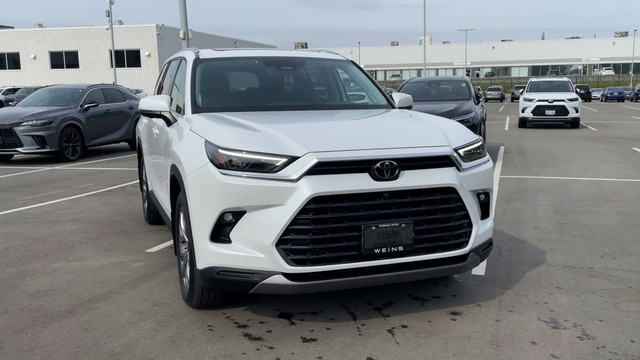 2024 Toyota Grand Highlander Limited in Cars & Trucks in City of Toronto - Image 2