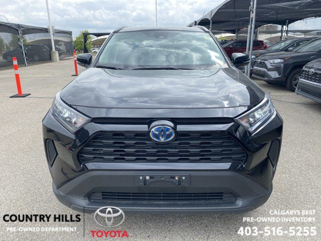2021 Toyota RAV4 Hybrid LE in Cars & Trucks in Calgary - Image 2